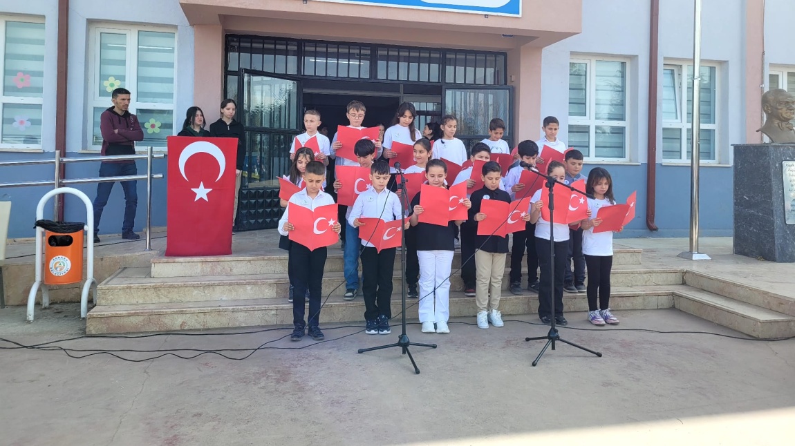 İstiklal Marşı’nın Kabulü ve Mehmet Akif Ersoy’u Anma Programı Okulumuzda Gerçekleştirildi
